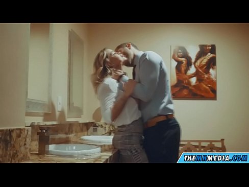 ❤️ когда грудастая блондинка соблазняет тебя в общественном туалете ❤ Секс видео у нас ️
